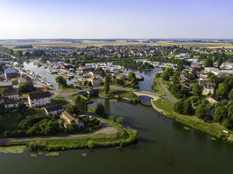 Port fluvial de Saint-Jean-de-Losne, premier port fluvial de France