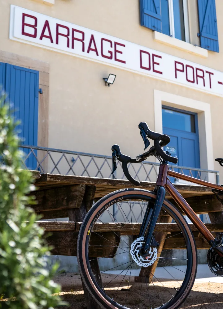La Voie Bleue à vélo - Maison éclusière de Parcieux dans l'Ain
