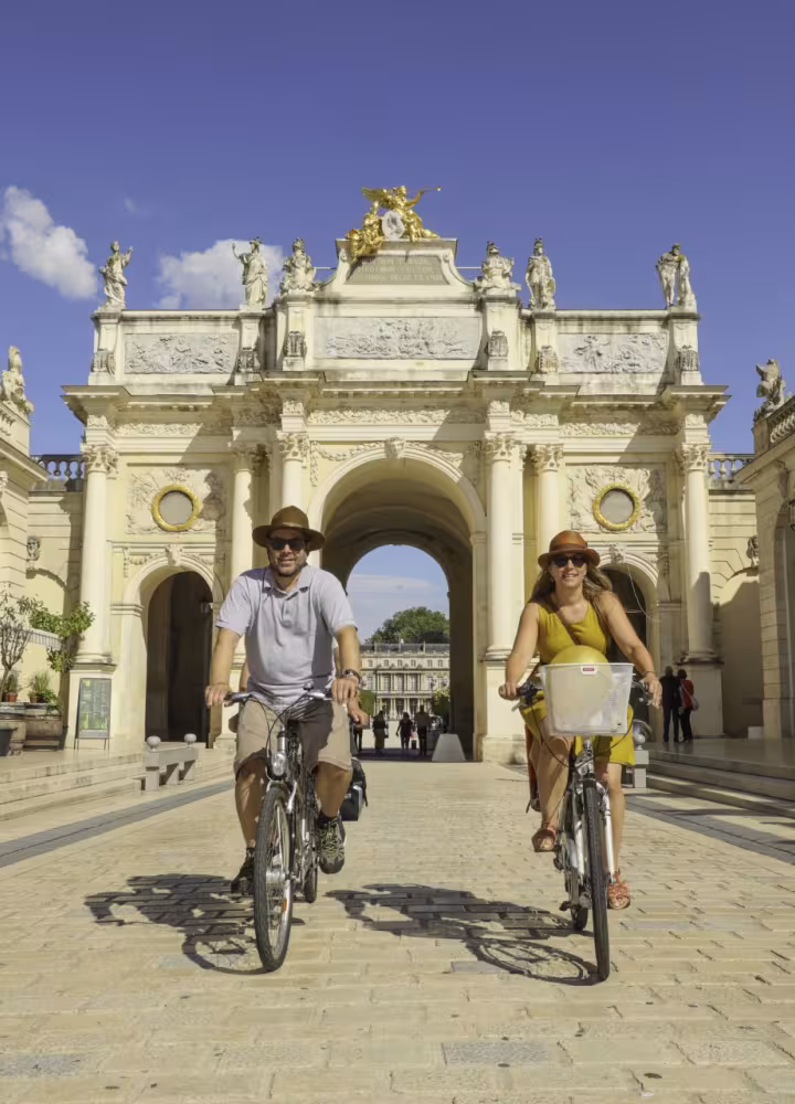 Cycliste sur la place Stanislas à Nancy