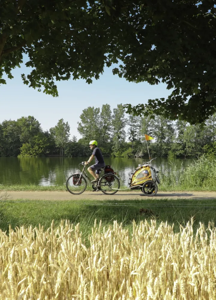 En famille sur La Voie Bleue en Côte-d'Or
