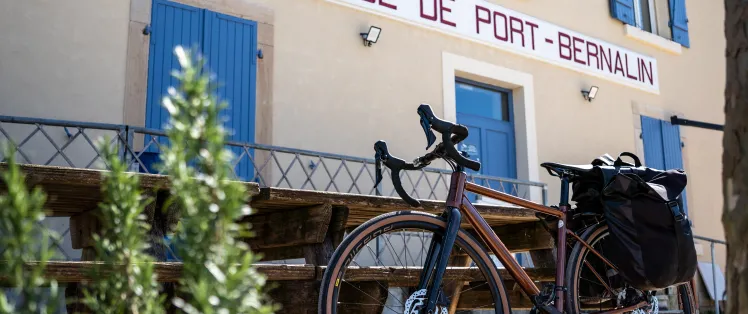 La Voie Bleue à vélo - Maison éclusière de Parcieux dans l'Ain